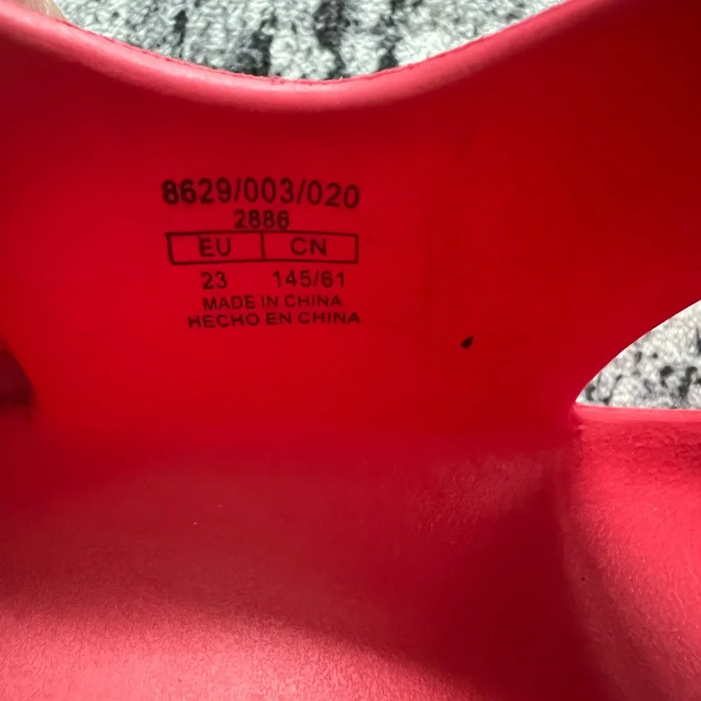Zara Kids Red Buckle Sandals size‎ 23